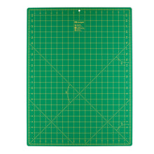Load image into Gallery viewer, Cutting mat for rotary cutter,  cm/inch scale 45 cm x 60 cm / 23 inch x 17 inch
