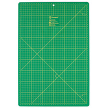 將圖片載入圖庫檢視器 Cutting mat for rotary cutter,  cm/inch scale 30 cm x 45 cm / 17 inch x 11 inch