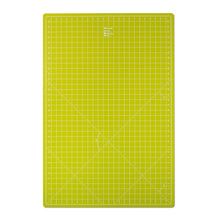 將圖片載入圖庫檢視器 Cutting mat, cm/inch scale 60 cm x  90 cm, light green
