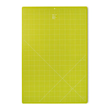將圖片載入圖庫檢視器 Cutting mat, cm/inch scale 60 cm x  90 cm, light green