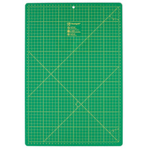Load image into Gallery viewer, Cutting mat for rotary cutter,  cm/inch scale 30 cm x 45 cm / 17 inch x 11 inch
